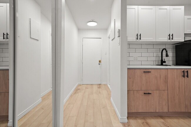 Photo du bâtiment - 1375 Rue La Fontaine