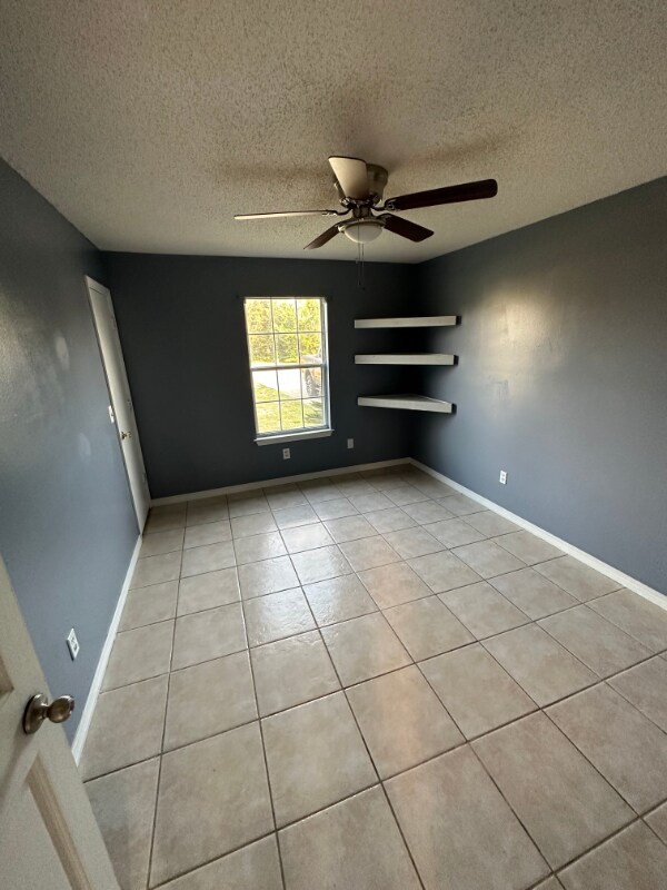 Primary Photo - 9382 E River Dr