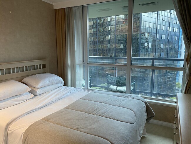 Photo du bâtiment - 1328 W Pender St