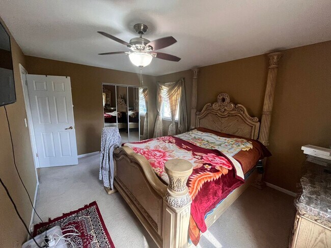 Foto del edificio - 1127 S Lavergne Dr