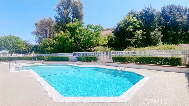 Foto del edificio - 2470 Saratoga Ln