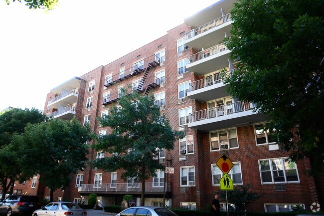 14490 41st Ave - Murray Hill
