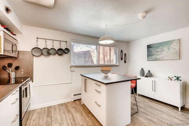 Building Photo - Beautifully updated home- Great outdoor space-  Blocks from Wash Park!