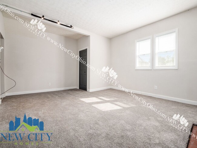 Foto del edificio - 2737 1/2-878-872 Sullivant Ave