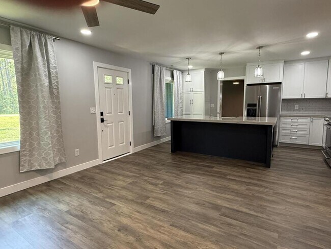 Foto del edificio - 3615 Lewis Loop SE