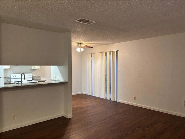 Foto del edificio - 1210 Southport Dr