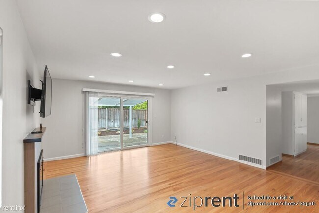 Building Photo - 3 br, 2 bath House - 823 S Mary Ave, Sunny...
