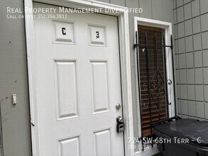 Building Photo - 724 SW 68th Terrace