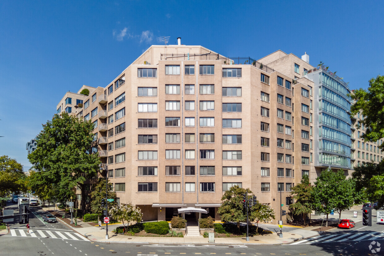 carriage-house-apartments-in-washington-dc-apartments