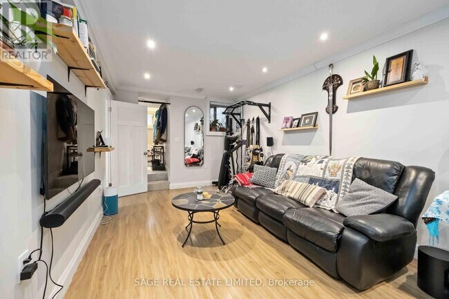 Photo du bâtiment - 182 Indian Grove