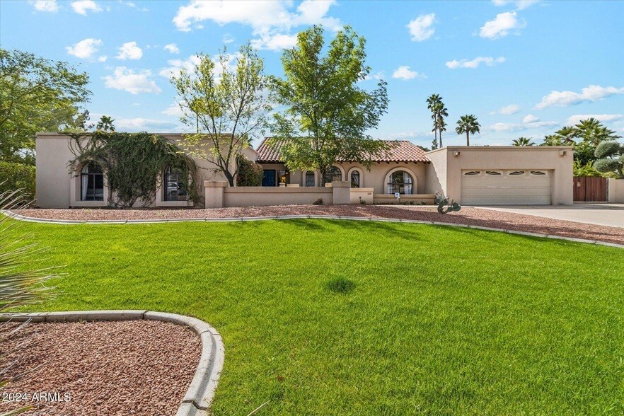 Foto principal - 7363 E Paradise Dr