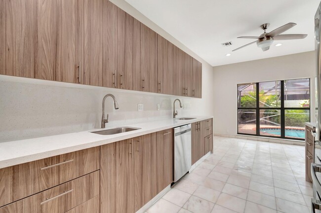 Building Photo - 7810 Villa Nova Dr