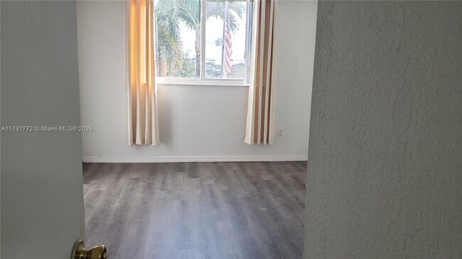 Foto del edificio - 1251 NE 108th St