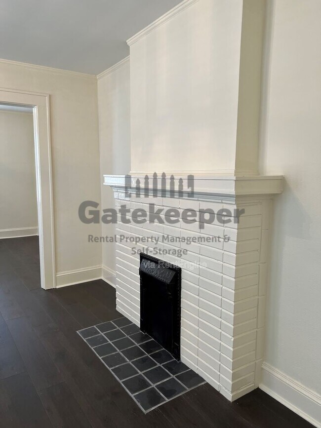 Building Photo - 1565 Walker Ave