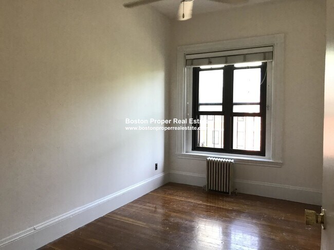 Building Photo - 289 Newbury St