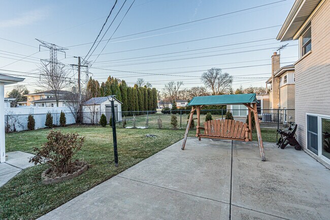 Foto del edificio - 9314 Menard Ave