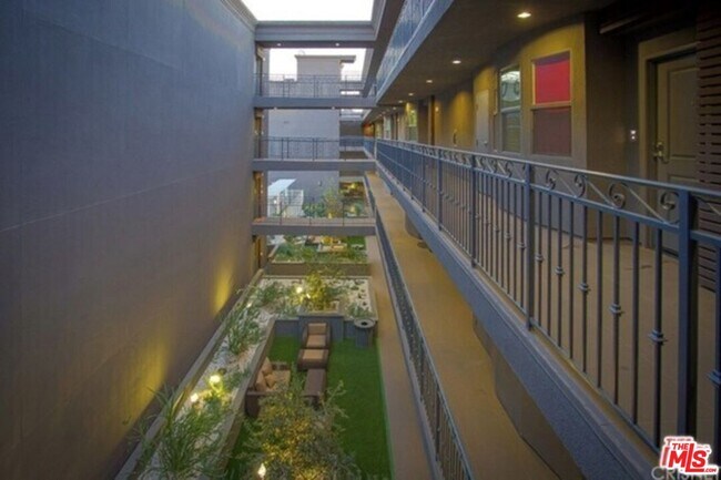 Foto del edificio - 11925 Kling St