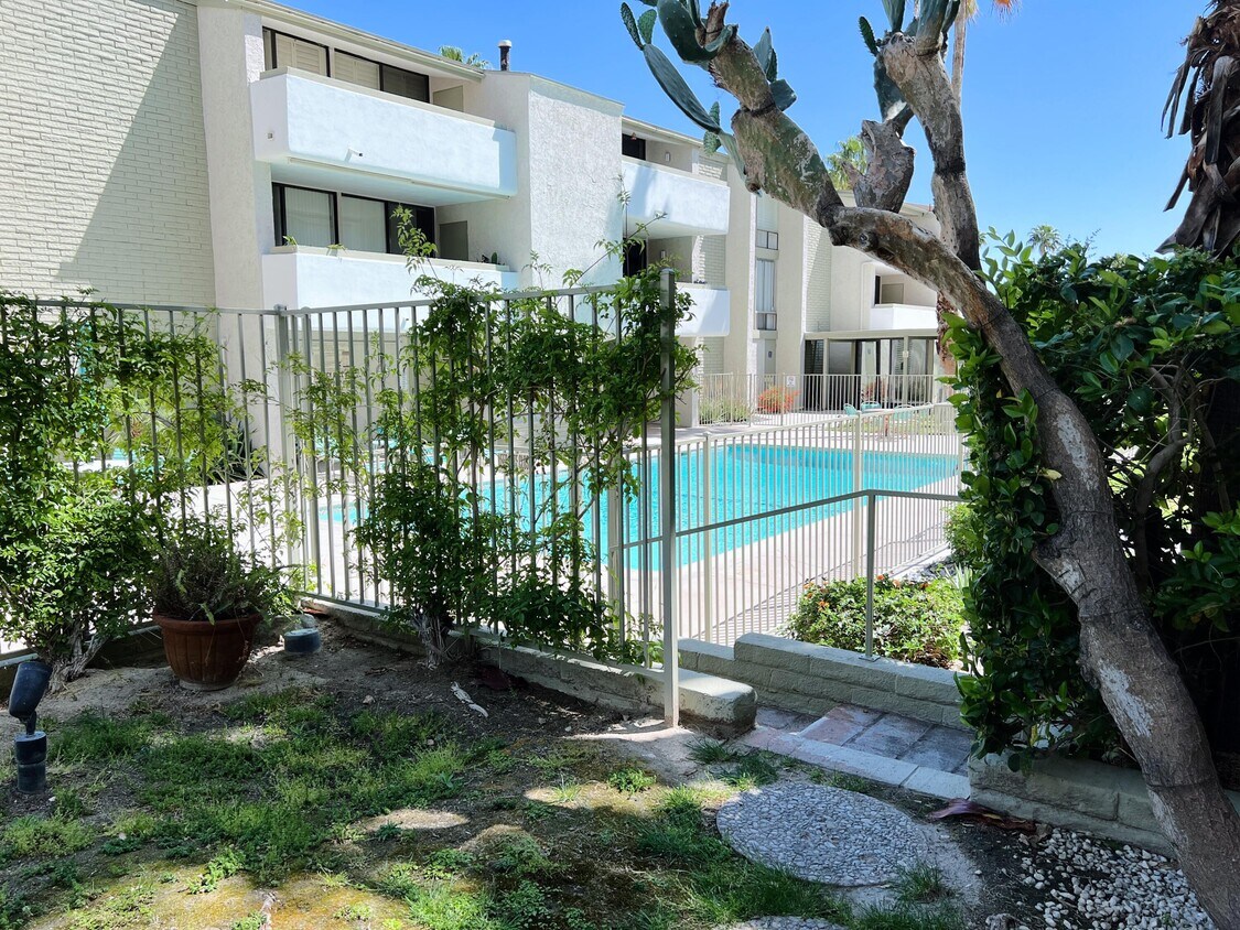 261 E La Verne Way Unit C, Palm Springs, CA 92264 Condo for Rent in