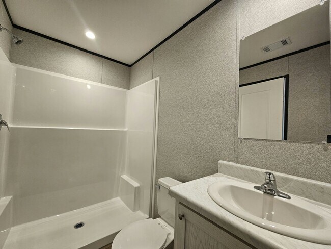 Building Photo - 507 Suwanee Dr
