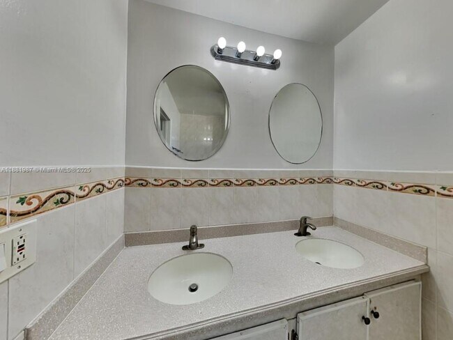 Foto del edificio - 3211 SW 64th Terrace