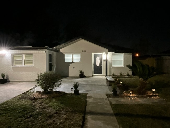 Foto del edificio - 2135 Delaware Ave