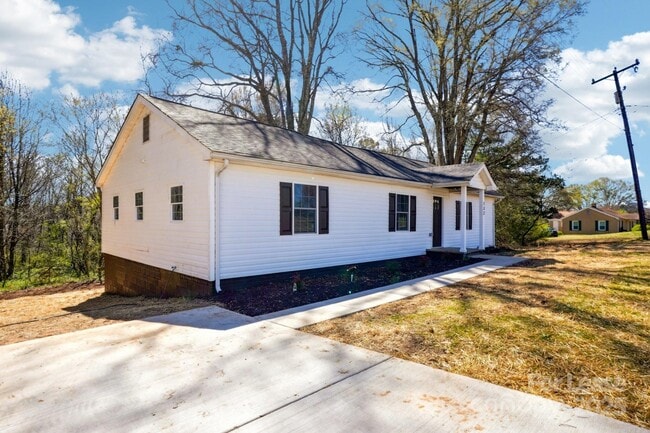 Foto del edificio - 132 Shady Grove Rd