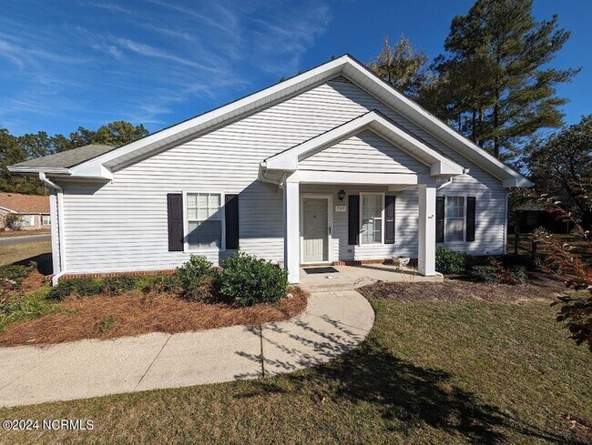 Foto del edificio - 727 Chancery Ln