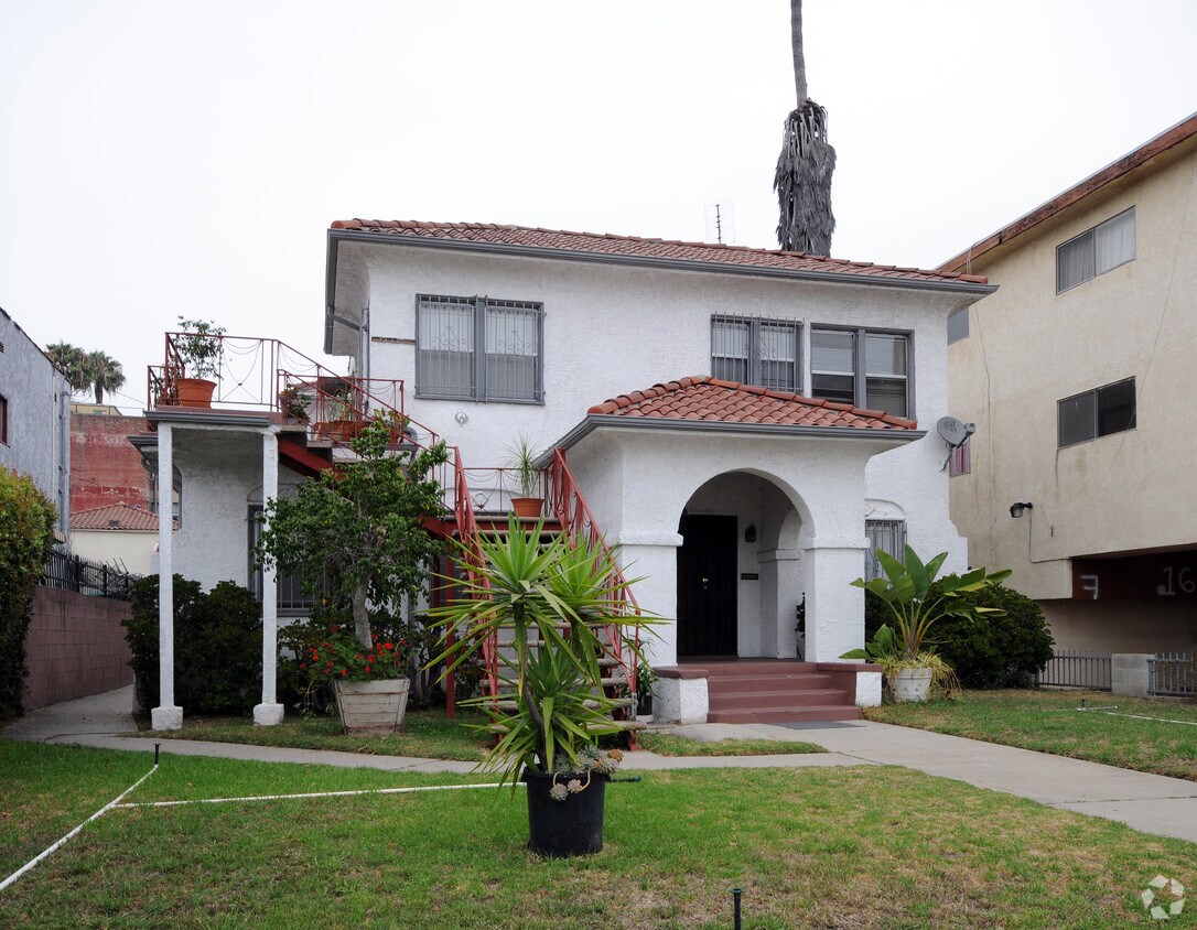 33213323 1/2 W. Adams Bl, Los Angeles, CA 90018 Apartments in Los