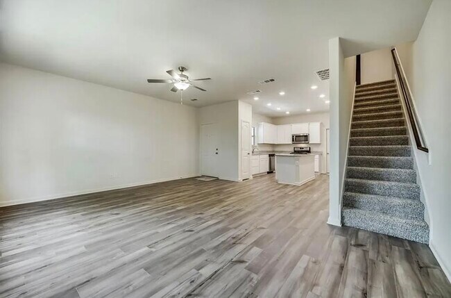 Open floor plan - 313 Stone Ct