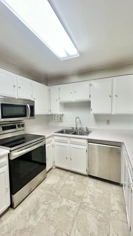 Building Photo - 6951 W 87th Way