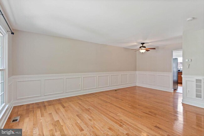 Building Photo - 2524 S Walter Reed Dr