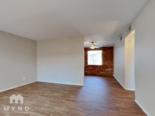 Foto del edificio - 910 S Dorsey Ln