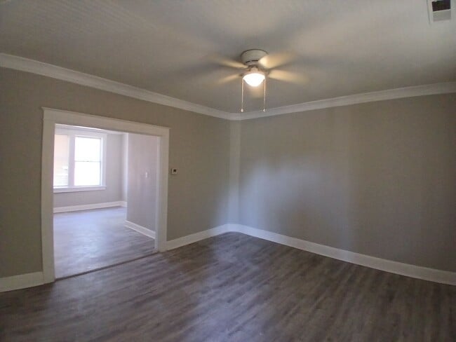 Newly Remodeled Studio | Modern Finishes & In-Unit Laundry - Newly Remodeled Studio | Modern Finishes & In-Unit Laundry House