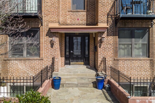 Entrance - 1101 Fairmont St NW