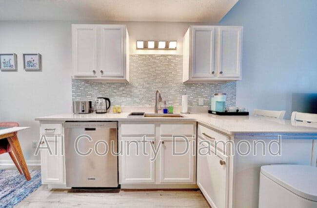 Foto del edificio - 2621 Lagoon Knoll Dr