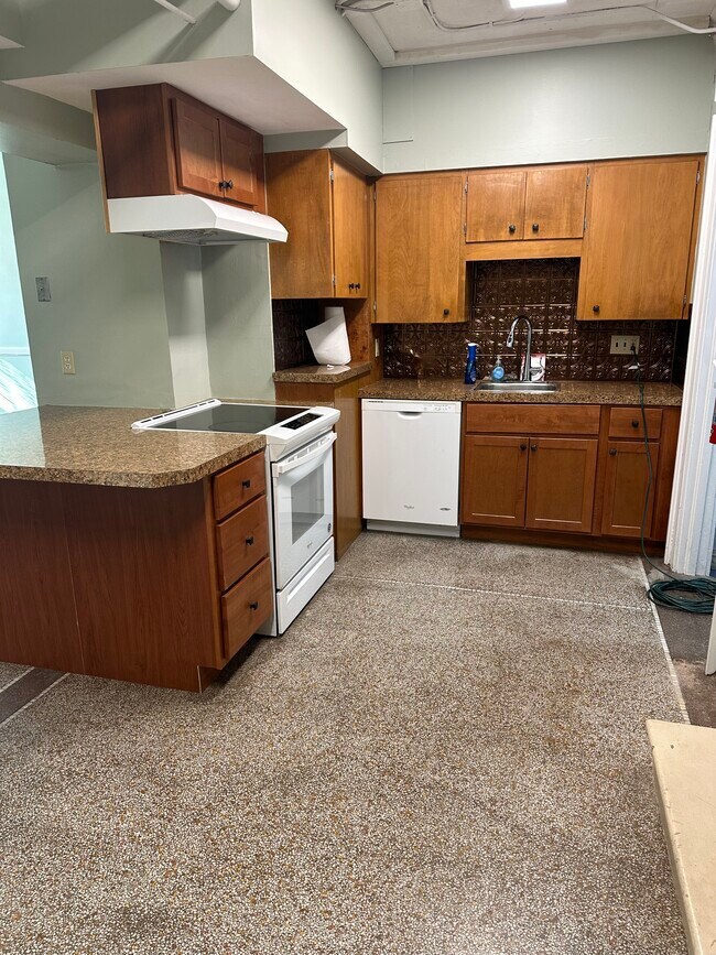 kitchen with island - 119 Lafayette Ave NE