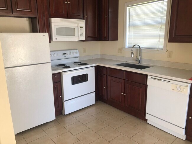 Kitchen - 1024 Deslonde St