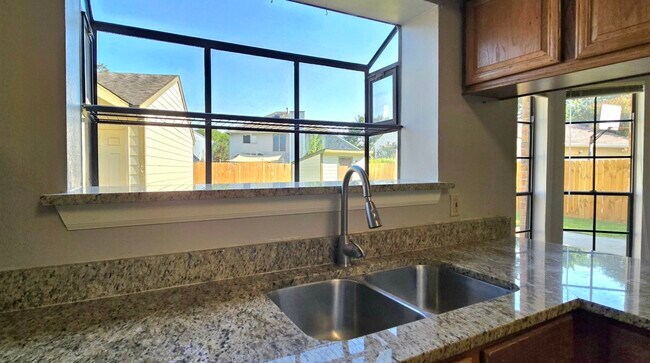 Foto del edificio - 15243 Kelbrook Dr