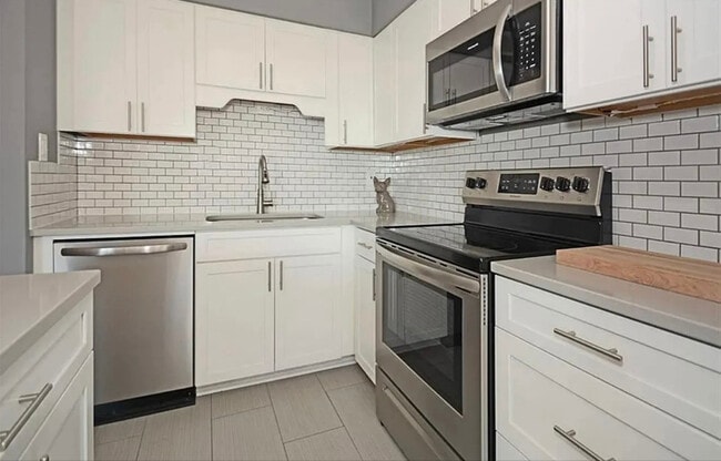 Building Photo - 12520 Edgewater Dr