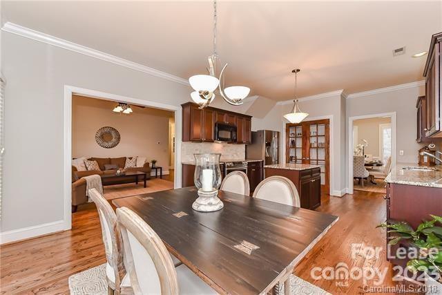 Foto del edificio - 3617 Selwyn Farms Ln