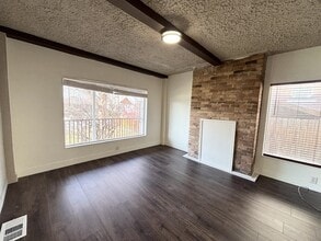 Building Photo - 1395 S 900 E