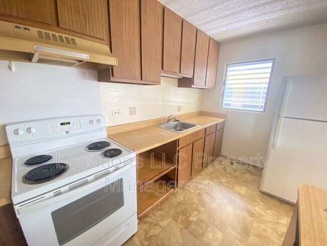 Building Photo - 47-420-420 Hui Iwa St