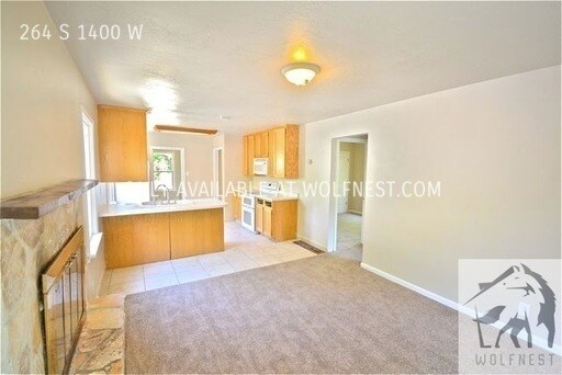 Building Photo - No Security Deposit Option! Newly Remodele...