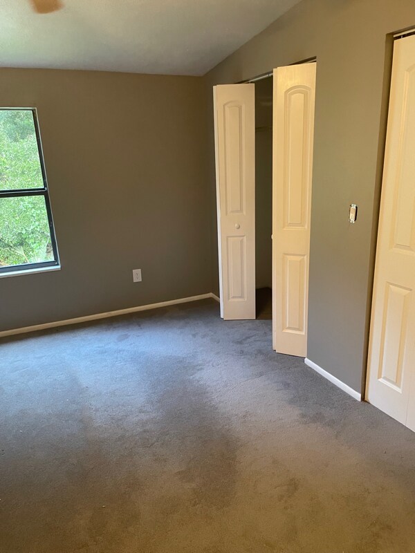 Building Photo - 205 Dovetail Ct