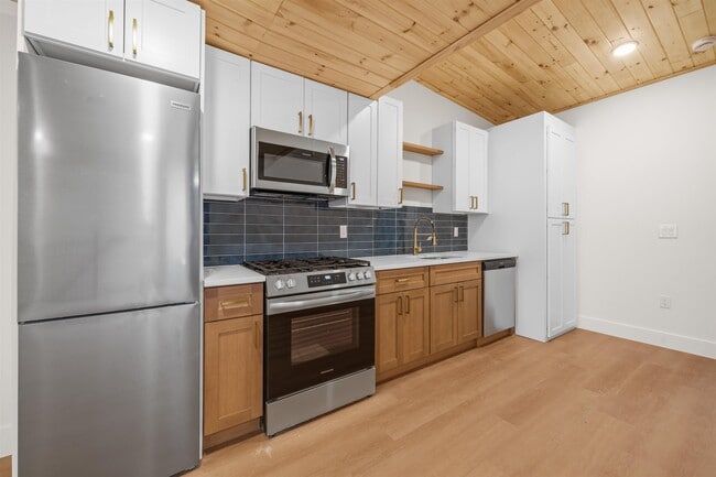 Building Photo - 14 Westervelt Pl