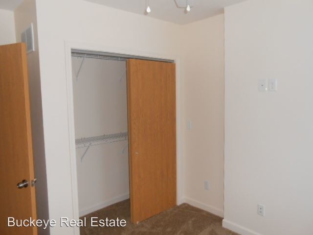 Building Photo - 4 br, 2 bath Apartment - 1725 Summit St.
