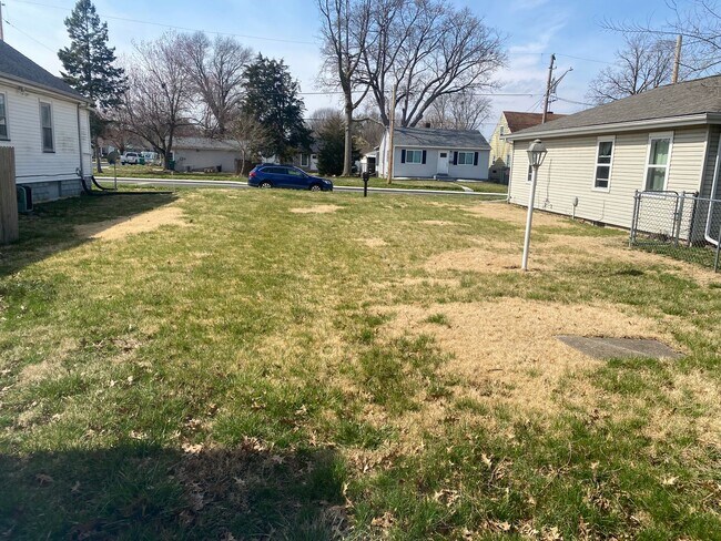 Building Photo - Welcome to this charming 1 bedroom, 1 bath...