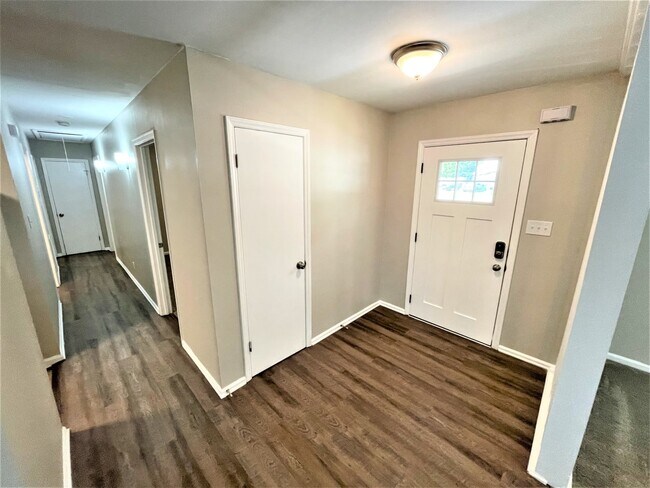Building Photo - 1717 Baytree Ct