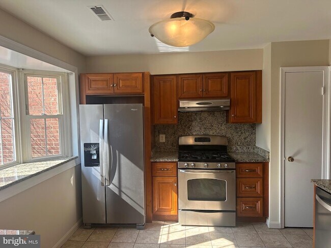 Foto del edificio - 8146 Larkin Ln