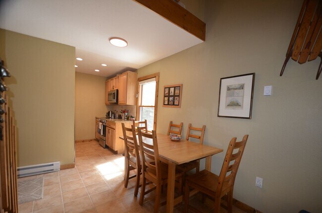 Foto del edificio - Flexible lease terms! Year available! Pets Negotiable!  Walk to town, community hot tub!
